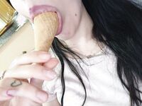 Immaginatela con un cazzo in bocca