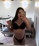 Sara F. Teen con bel culo e tettona foto hot