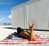 Claudia Romani bikini bollente